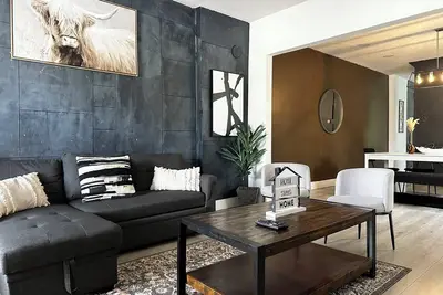 Image de 3-bed house with WiFi, downtown Indianapolis right behind Lucas Oil Stadium