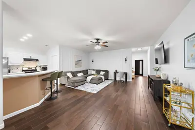 Image de 30+ day stay 3-bedroom house with WiFi Pets Allowed