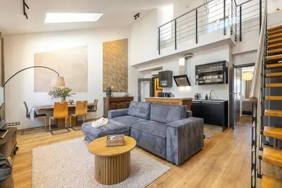 Image de Peaceful Terrace Loft with A/C by Vyšehrad