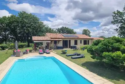 Image de Villa de Mauroux sud-ouest piscine chauffée.