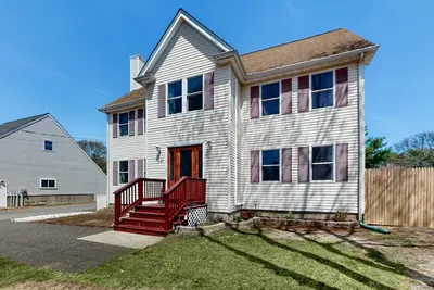Image de Charming coastal home with sunny rooms, private backyard, & walk to beach