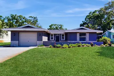 Image de Coastal home with private pool, washer and dryer, internet, and full kitchen