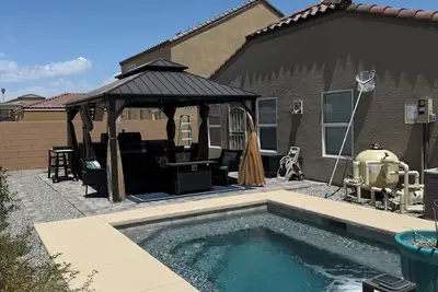 Image de Beautiful Bullhead City Home \nBuilt-In Pool, Bbq, Covered Patio, 4 Mins to River