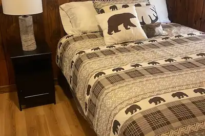 Image de Cozy 3-bedroom cabin in welcoming Moose Pass, Alaska.
