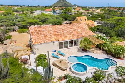 Image de Cunucu di Nanan - 2 Beds \\ 2 Baths \\ Pool \\ Jacuzzi \\ Modern kitchen