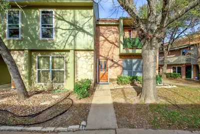 Image de Charming 2-bedroom condo in Austin. Close to everything. Pool!