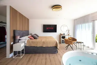 Image de Romantic luxury oasis for couples near the beach