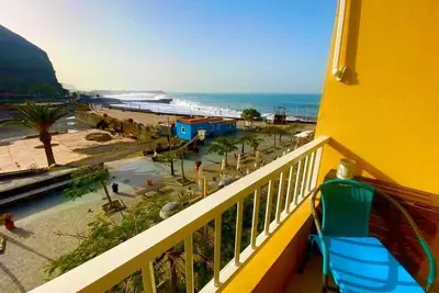 Image de Sunny apartment directly on the Atlantic, the beach is right outside the door!