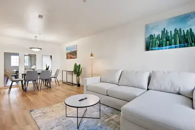 Image de Modern 2b2b: Stylish with Pool, Arcade, Gym, & Complimentary Parking