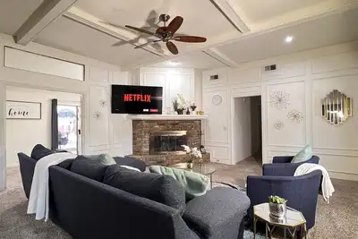 Image de Spacious 3-bedroom house w/ King Bed, Game Room + Lounge Room