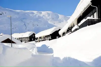 Year-Round Escape – Ski, Hike & Explore Near Trolltunga & Fjords!