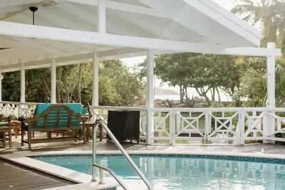 Image de Shoys Beach House - 5 bedroom villa on the Beach!