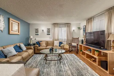 Image de Cozy 2bdr Den Near the Airport