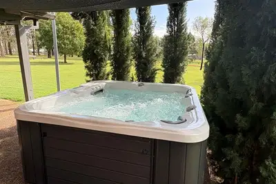 Image de Blaxlands Kangaroo Homestead with Hot Tub walk to Concerts and Wineries