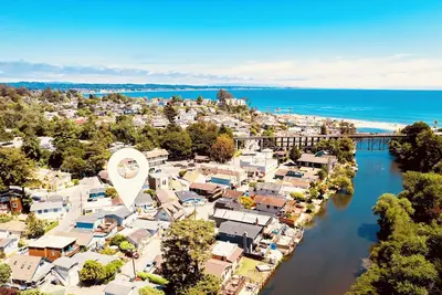 Image de Charming Capitola Village Home