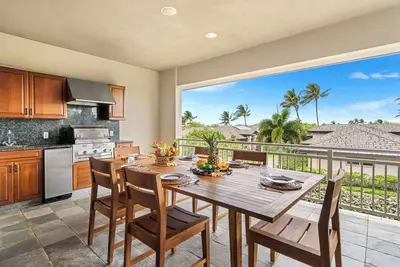 Image de 🏖️Close to Beaches & Restaurants | Spacious Townhome | Concierge Incl