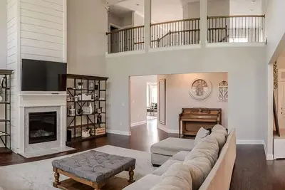 Image de Spacious Luxury Retreat – 6br/5ba in Cumming, Ga