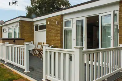 Image de Introducing Chalet 163, a warm and welcoming 2-bedroom retreat.