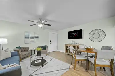 Spacious and Stylish Apartment | Att Stadium