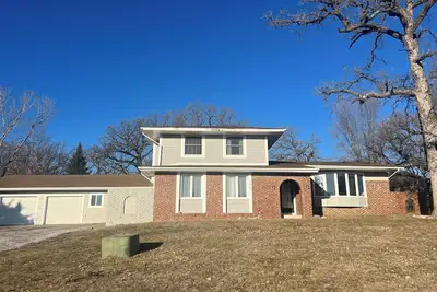 Image de Cute 4-5 Bedroom Home with 2 Gorgeous Bathrooms Close to Stadium