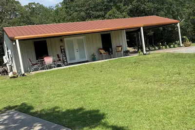 Image de Charming, secluded cabin on the Red River with river access - Bring your boat