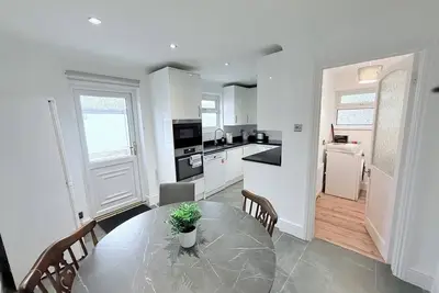 Image de Fountain House-Sleeps 5-Central Dagenham-Parking