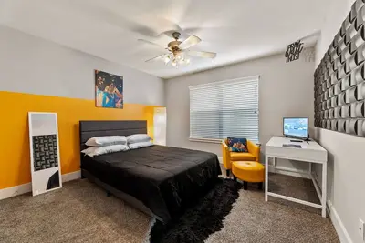 Image de Urban 3bd Beauty w King, Pool Table, Wifi, Family Friendly, 610/Nrg/Mall/Med Ctr