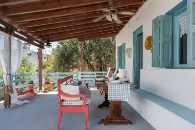 Image de Maison de vacances « Telendos Gallery House » avec vue sur mer, Wi-Fi et climatisation