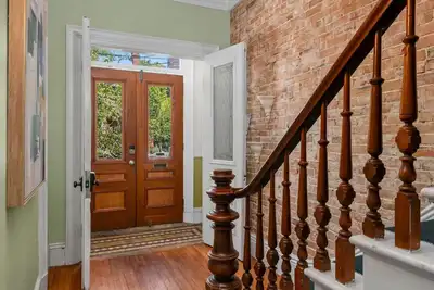 Image de State of Charm | Historic West End Haven