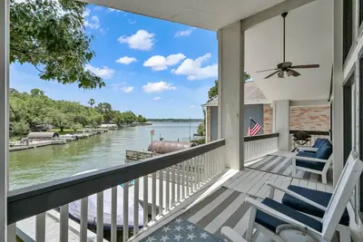 Image de New! 5br Waterfront Home w/ Hot Tub, Kayaks, Deck, Boat Slip & More