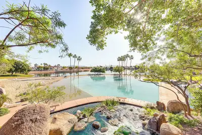 Image de Val Vista Lakes Group Getaway: Lake & Pool Access!