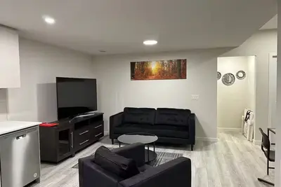 Image de Fabulous 2-bedroom Basement Suite with WiFi in Calgary
