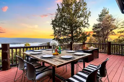 Image de Scenic North Shore Stay w/ Games, Near Snow Summit | Lakeview Lodge by AvantStay