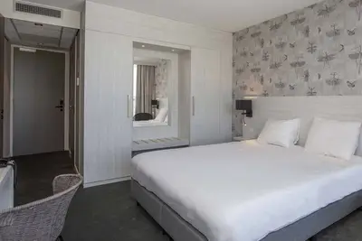 Image de Explore Diverse Outdoor Activities From Modern Room| Near Deltapark Neeltje Jans