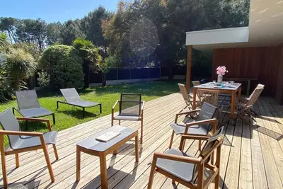 Image de Côté Pins, villa spacieuse à 10 minutes à pied des plages surveillés.