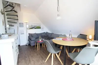 Image de Bright vacation apartment close to the beach in Wenningstedt with balcony and beach chair.