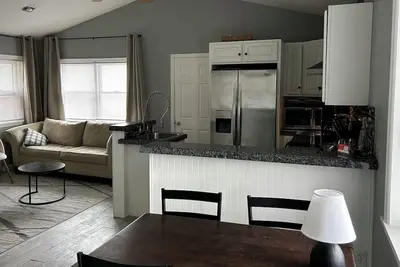 3 bedroom house 2 blocks from city pool