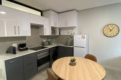 Image de Selfcatering apartment in Summerstrand featuring luxury amenities & free parking