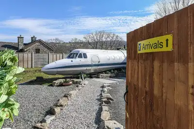 Image de Alaya Airways - a retired vintage aircraft tucked away amidst Welsh mountains