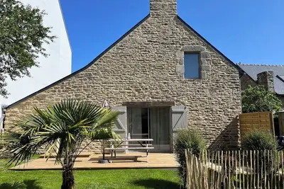 Image de Charme au coeur du village: maison avec jardin ensoleillé à deux pas de la mer