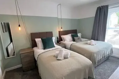 Image de Parking, 2 Bathrooms, Dining space & Garden