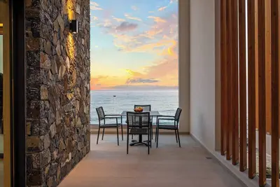 Image de Evelmare Beachfront Upper Apartment