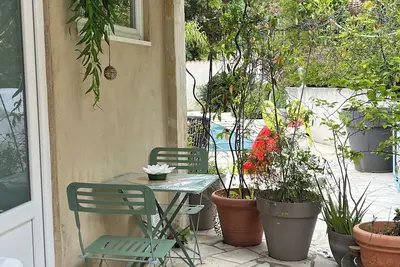 Image de Appartement au calme dans propriete espace de relaxation sur terrasse du jardin.
