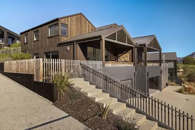 Image de Close to remarkable ski field, parking and warm.