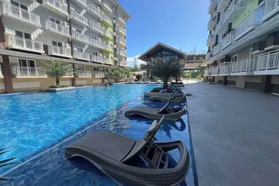 Image de Cozy & Convenient Fully Furnished 1-Bedroom Apt 3 mins from the Airport & Malls