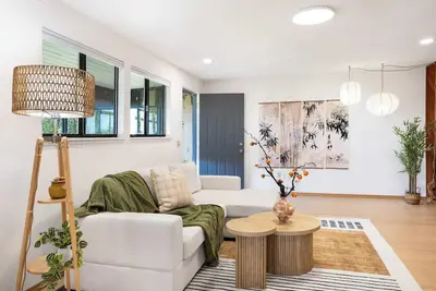 Image de Bellevue Somerset 2br w/ Sunroom & Sweeping Views