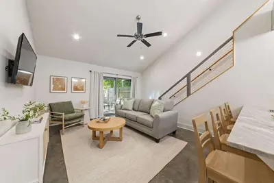 Image de Modern • King Bed • Patio • Central Lafayette