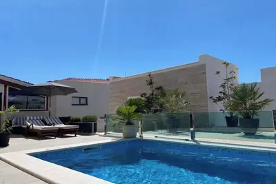 Image de royale 1 with shared pool