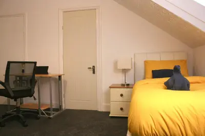Image de Twin-Large-Salle de bain partagée