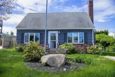 Image de 6 Tupper - New! ! 3br Near Town Neck Beach w/ Fenced in Yard, Pet Friendly!